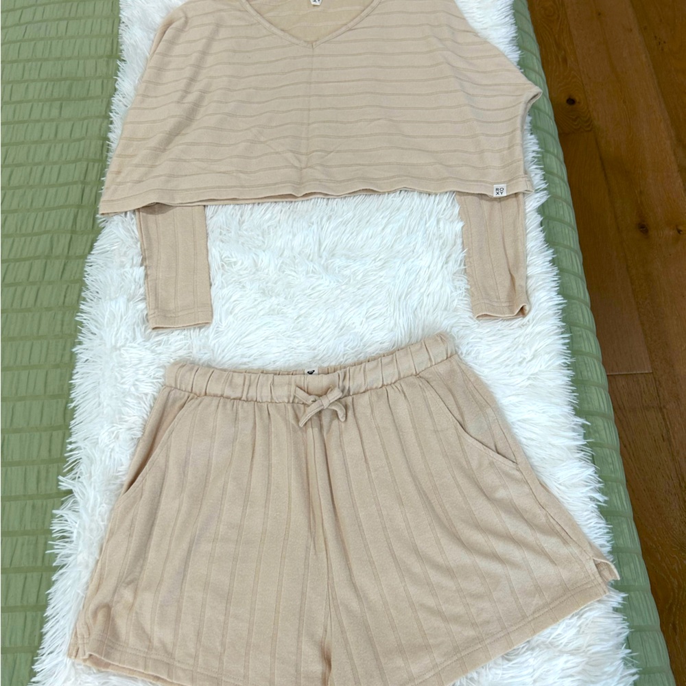 Roxy - Catch Me If You Can Short and Top -
Tapioca, Medium